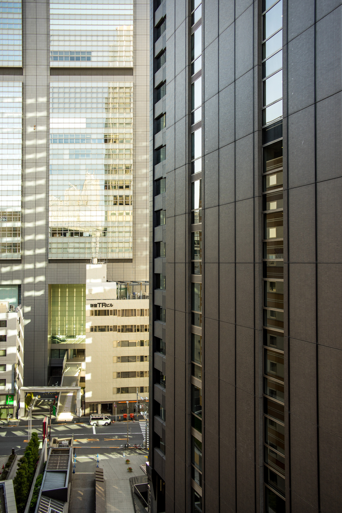 Hotel Life A7R & Carl Zeiss Distagon 28mm F2.8 1/160s ISO100 28mm